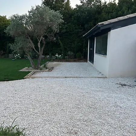 Nouveau En Provence Avec Piscine Sur アルル